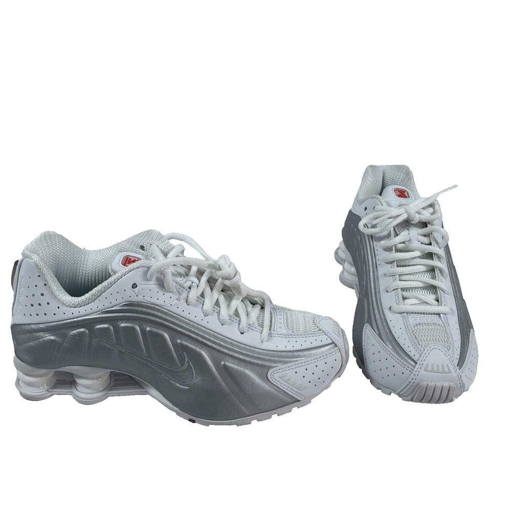 New Women's Nike SHOX R4 White/White-Metallic Silver (AR3565-101) Size 6‎ NWOB
